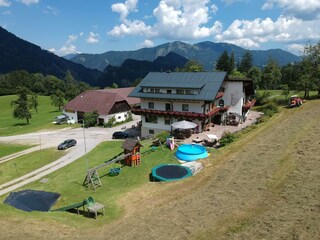 Terrasse & Spielbereich direkt beim Haus