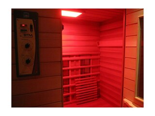 Infrarot-Kabine & kleiner Fitnessraum