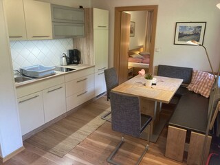 Wohnzimmer mit Sitzecke & Küchenzeile