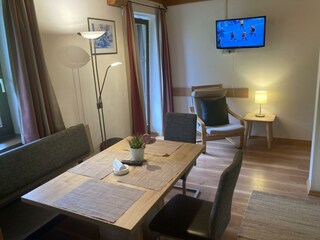 Wohnzimmer mit Balkon nach Süden
