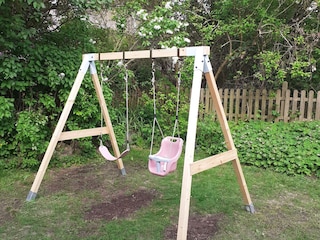 Kinderschaukel im Garten