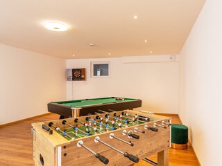 Freizeitraum in Keller 40qm² mit Billard, Kicker , Dart