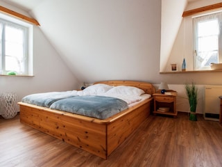 Schlafzimmer mit Doppelbett