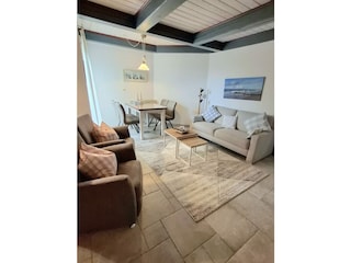 Geräumiges Wohnzimmer