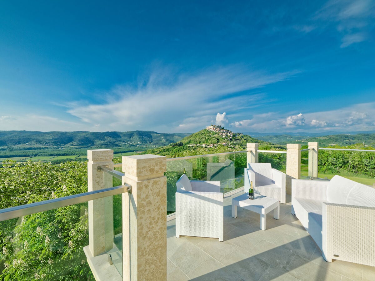 Balkon mit Aussicht auf Motovun