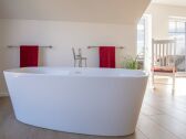 Wellness bath upstairs free-standing bathtub