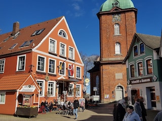 "Landarztkneipe" & St. Nikolai