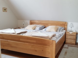 Modernes Doppelbett