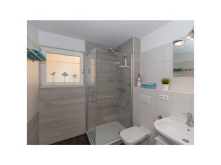 Badezimmer mit Dusche