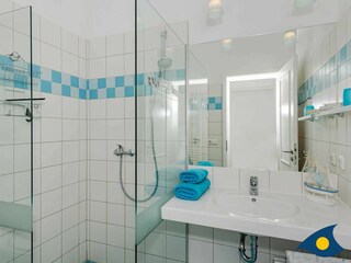 Badezimmer mit Dusche