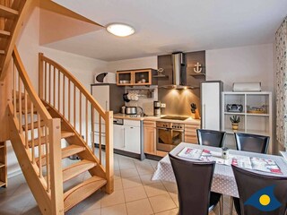 Küchenzeile mit Essbereich