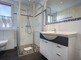 Badezimmer mit Dusche