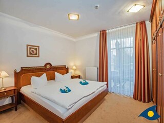 Schlafzimmer mit Doppelbett