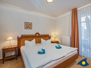 Schlafzimmer mit Doppelbett