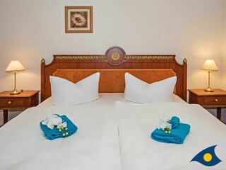 Schlafzimmer mit Doppelbett