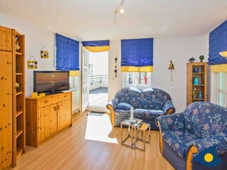 Wohnzimmer mit Zugang zur Terrasse