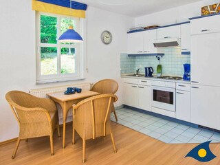 Küchenzeile mit Essbereich