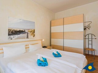 Schlafzimmer 1 mit Doppelbett