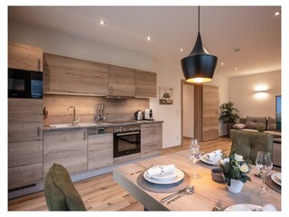 Söll_APARTdeluxe_Gartensuite_Küche_WilderKaiser