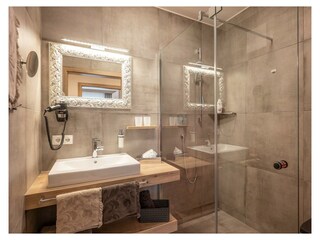 Söll_APARTdeluxe_Badezimmer_Gartensuite_WilderKais