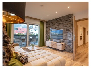 Söll_APARTdeluxe_Penthouse_Couch_TV_WilderKaiser