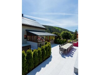 Terrasse mit Blick zum Wintergarten