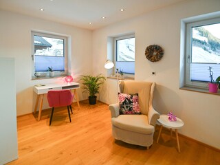 Leseecke mit Schreibtisch