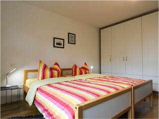 Schlafzimmer mit 3 Betten