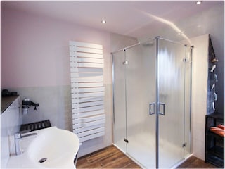 Tageslichtbad mit Dusche