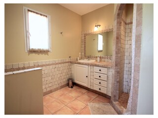 Private bathroom with 3rd bedroom