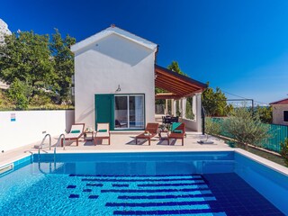 Seaview Villa Lemaro with 28 sqm private pool