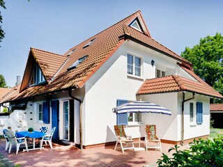 Hausansicht mit Terrasse