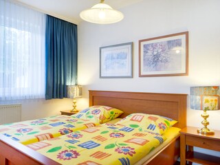 Schlafzimmer 1 mit Doppelbett