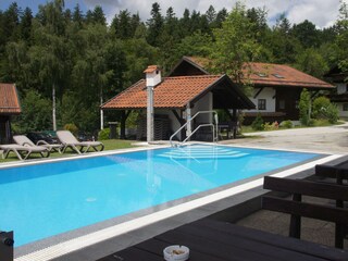 Freibad mit Grillhäuschen