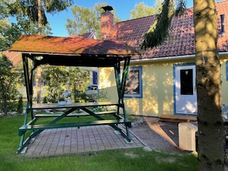 Terrasse hinter dem Haus