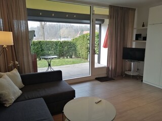 Blick von der Küche ins Wohnzimmer