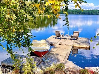 der hauseigene Boots- und Badesteg