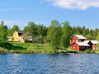 Blick vom See auf das Haus