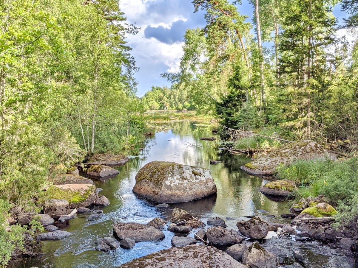 Das Grundstück grenzt an das Naturreservat "Sällevadsån