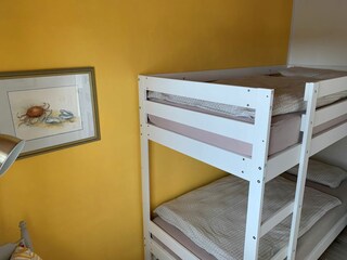 Das Kinderzimmer mit Etagenbett.