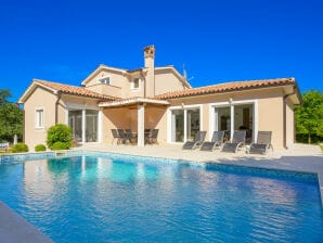 Emili con piscina riscaldata