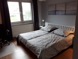 Großes Schlafzimmer - mit Doppelbett