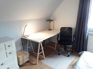 Kleine "Arbeitsecke" im Schlafzimmer
