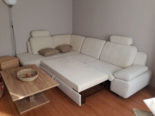 Wohnyimmer mit bequemer Schlafcouch