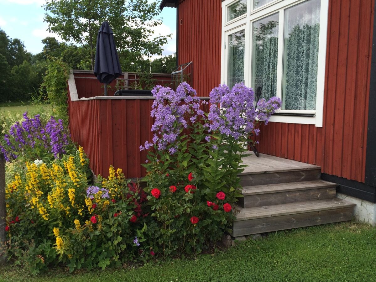 Patio mit Meerblick und Esstisch