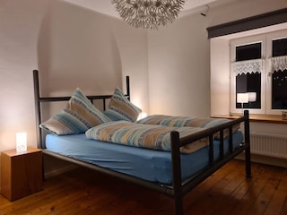 Schlafzimmer 1 bei Nacht
