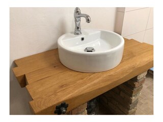 Der rustikale Waschtisch im Bad