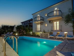 Villa Dada mit Pool & Meerblick - Linardići - image1