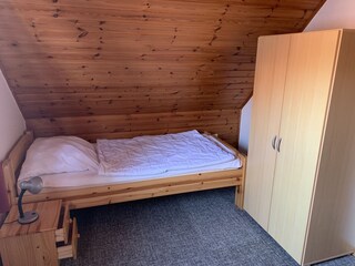 Schlafzimmer 2 mit zwei Einzelbetten