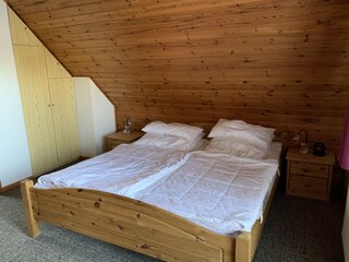 Schlafzimmer DG mit Zugang Balkon